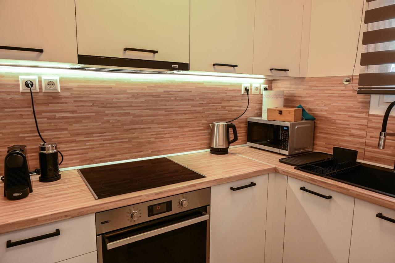 Larisa Hospitality I - Roof Top Apartment - With Free Parking Eksteriør bilde