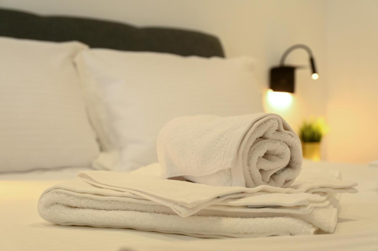 Larisa Hospitality I - Roof Top Apartment - With Free Parking Eksteriør bilde